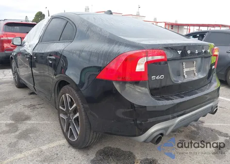 2017 Volvo S60 T5 Dynamic z USA, uszkodzony, nr VIN YV126MFL6H2422493